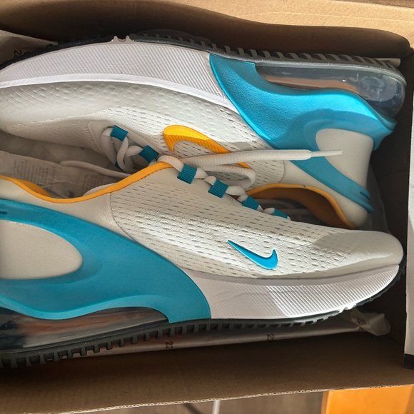 Nike Air Max 270 React SE in White/Turquoise/Yellow Size 6Y Men’s
